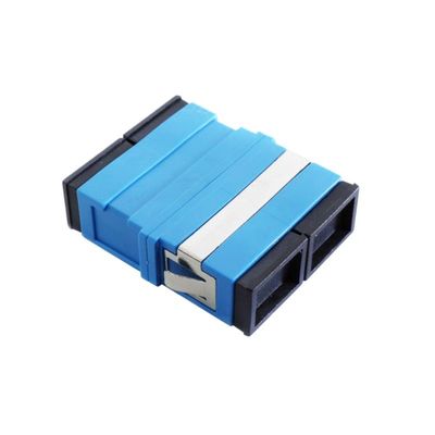 APC UPC PC PBT 材料 1 ポート/2 ポートの耳のないダスト پروف クアッド SC ファイバー オプティック アダプタ