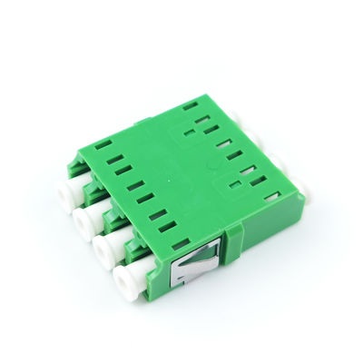 4 ポート グリーン LC APC 光ファイバー アダプター FTTH 性能のための Earless Square カップラー