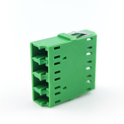 4 ポート グリーン LC APC 光ファイバー アダプター FTTH 性能のための Earless Square カップラー