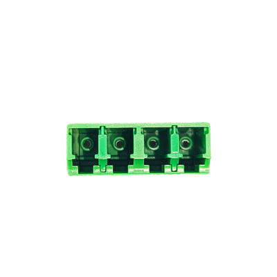 4 ポート グリーン LC APC 光ファイバー アダプター FTTH 性能のための Earless Square カップラー