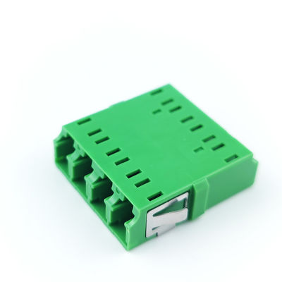 4 ポート グリーン LC APC 光ファイバー アダプター FTTH 性能のための Earless Square カップラー