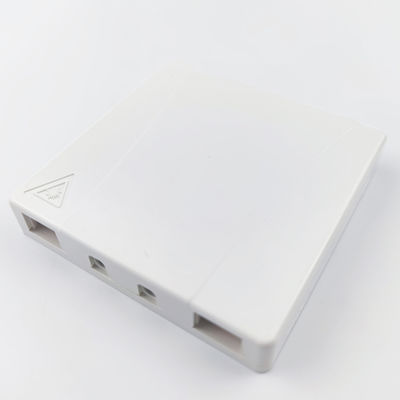 114*85*21mm FC/UPC 室内ネットワークFTTH用のプラスチック光ファイバーフェイスプレートソケットパネル
